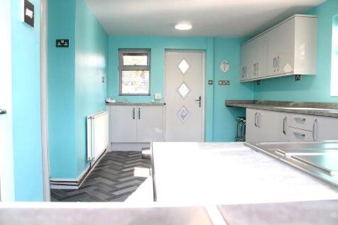 Fitted Kitchen Picture 3