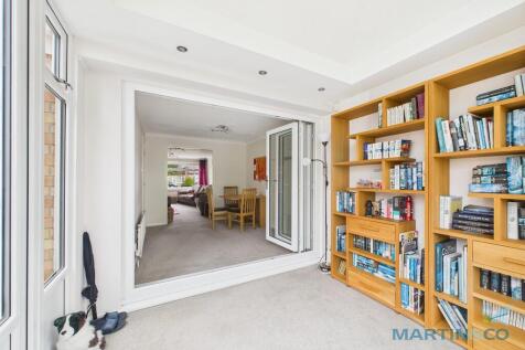 Through Lounge/Di...