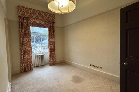 Serviced Office to rent Image 4