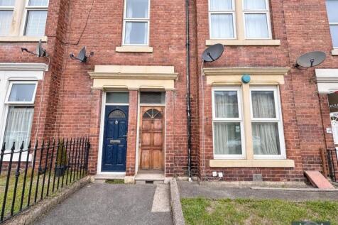 Charming traditional red brick property exterio...