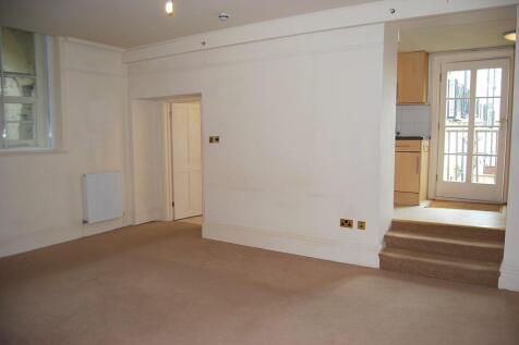 Holyrood House, 11 Wells Road, Malvern, Worcestershire, WR14 4RH photo 3