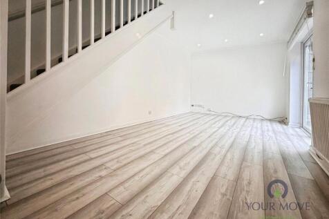 Camelot Close, London, SE28 photo 3