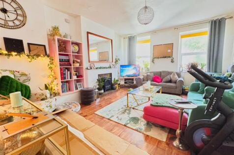 Kitchen/ Living Room