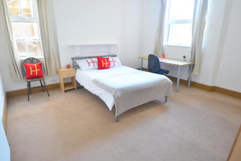 7-bed detached on Henry Road, West Bridgford, NG2, £2,730/mo