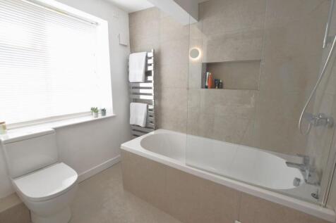 Family Bathroom (First Floor)