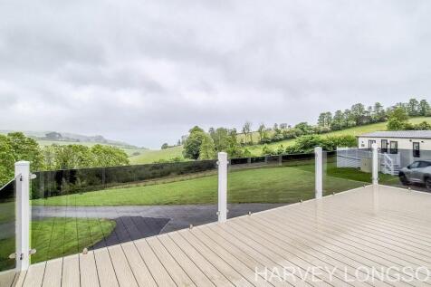 Decking area with glass balustrade and open countr