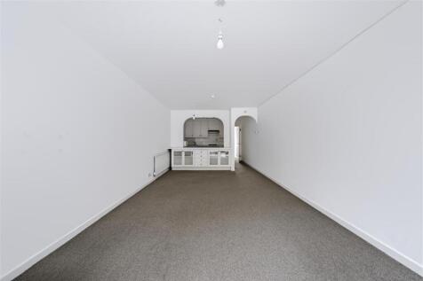 Claudia Place, SW19 photo 3