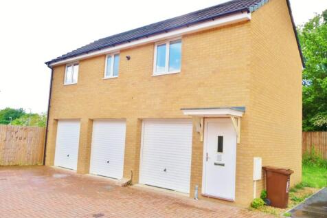 2-bed flat on Carltonwood Close,, £850/mo