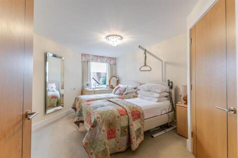 Bedroom 1.jpg
