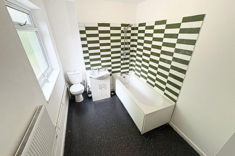 32 Castle Street, M29 photo 4