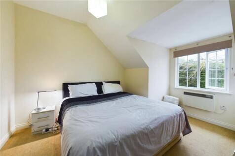 High Street, Theale, Reading, RG7 photo 4