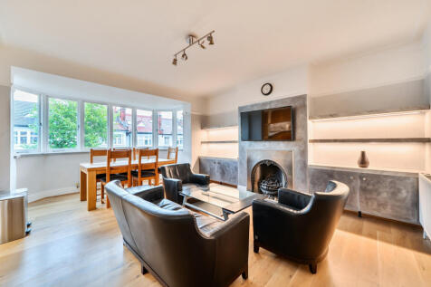 4-bed flat on Heber Road, Cricklewood, London, NW2, £4,750/mo