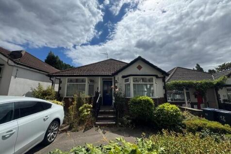 ** Zero Deposit Guarantee Available **
Burchell Edwards Present this fantastic opportunity to rent this well-presented two double bedroom bungalow, available from the start of September.