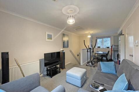 Mosses Court 6 - Lounge Front.jpg