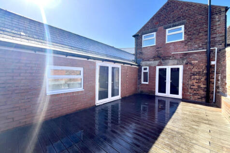 2 bed flat to rent Gaolgate Street, Stafford ST16