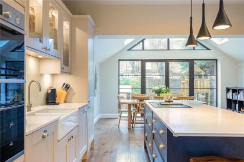 4 bed, 2 bath Terraced in belfast - Photo 7