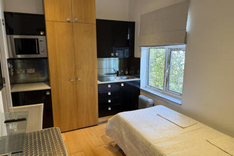 Studio to rent in Golders Green