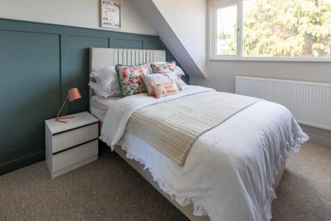 Stylish double bedroom with great natural light...