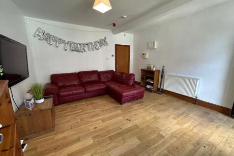 Manor Drive, Hyde Park, Leeds photo 4