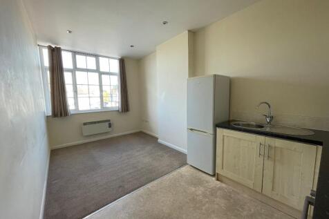 Eastern Avenue East, Romford, London, RM1 photo 3