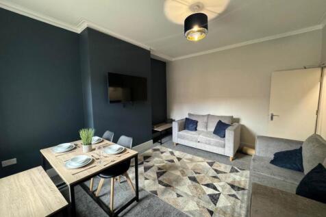 1-bed house on Landseer Avenue (Room 5), Bramley, Leeds, £550/mo