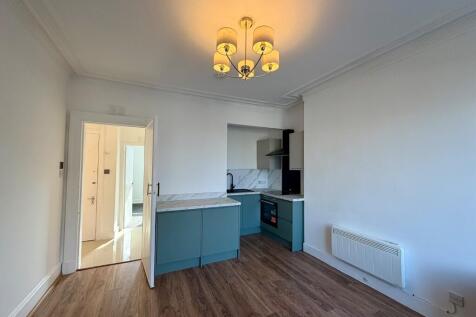 Kitchen / Lounge