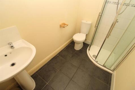 Flat 2 25 NR Bathroom.jpg