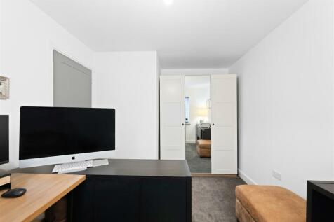 2 Edale Drive-08.jpg