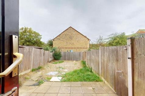 Beckton, E6, House for sale Barrain London Estate 