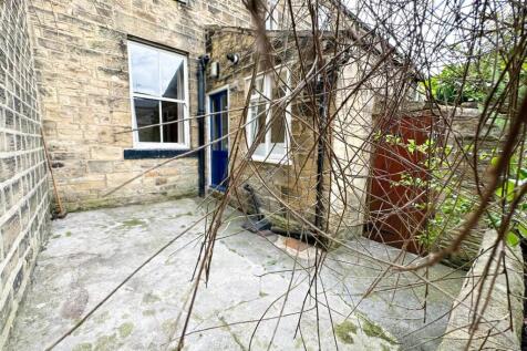 8 Wesley back garden.jpg