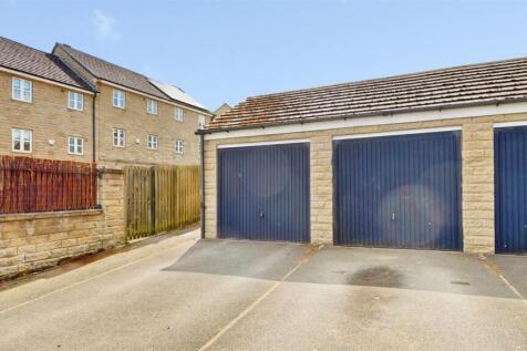 Drive &amp; Garage