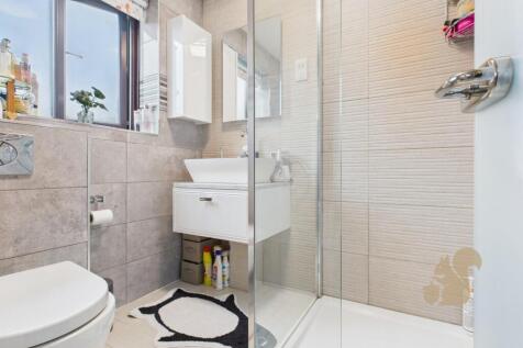 Ensuite to Master Bedroom