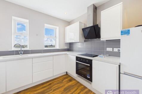 2-bed flat on Coastal Point, New South Promenade, £920/mo