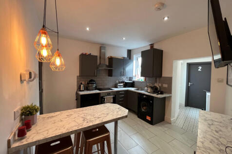 4 bed house  spacious room to rent, Brierley Hill
