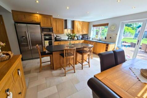 63 Linden - Kitchen.jpg
