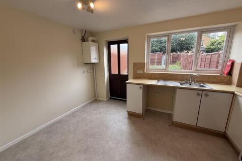 Cheltenham Drive, Chippenham photo 3