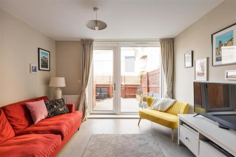 Hickman Avenue, E4
