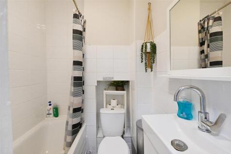 bathroom .jpg