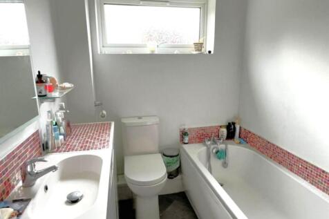 Bathroom 1.jpg