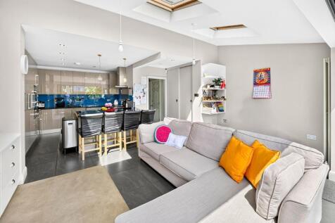 Ridding Lane, Greenford, London, UB6 0JY photo 3