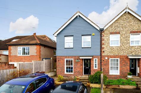 3-bed terraced on Grosvenor Road, Epsom KT18, £2,750/mo