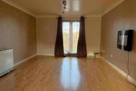 OPEN PLAN LIVING ROOM / KITCHEN