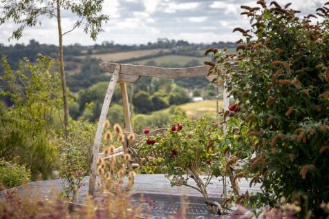 27 - High Barn - GL6 0QA - Web.jpg