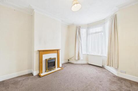 CAM01530G0-PR0446-STILL006.jpg