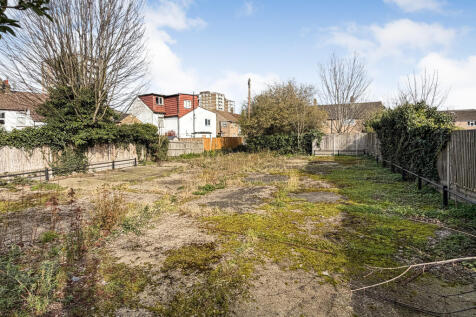 Land and former garage site at Ingersoll Road, Enfield, EN3 5PU