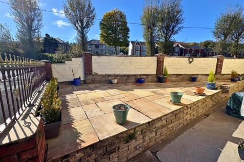 Front &amp; Side Garden