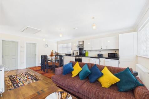 Open plan Kitchen/Living/Dining Area