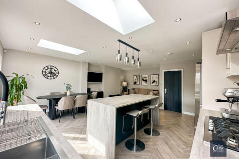 OPEN PLAN KITCHEN/DINING/FAMILY ROOM