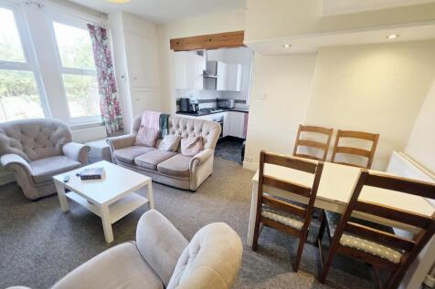 Breakfast Room to Kitchen
