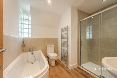 Bathroom, 18 Vicarage Road, Oakham